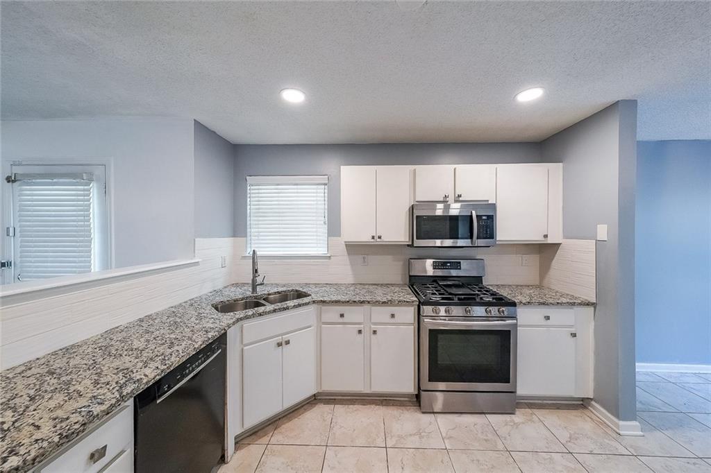 1528 Rogers Crossing Drive, Lithonia, Georgia image 15