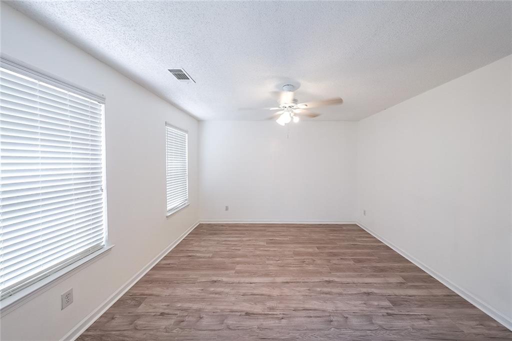 1528 Rogers Crossing Drive, Lithonia, Georgia image 7