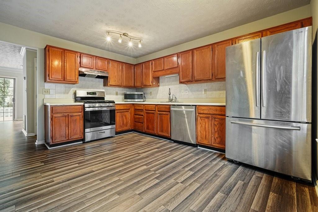 6617 Meadow Green Circle