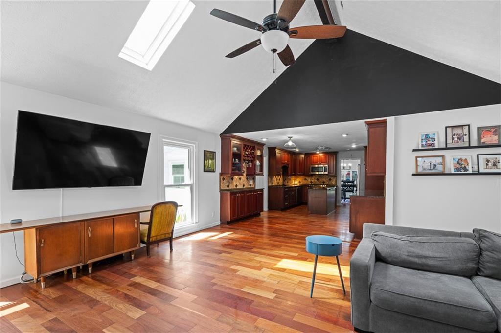 768 Planters Row SW