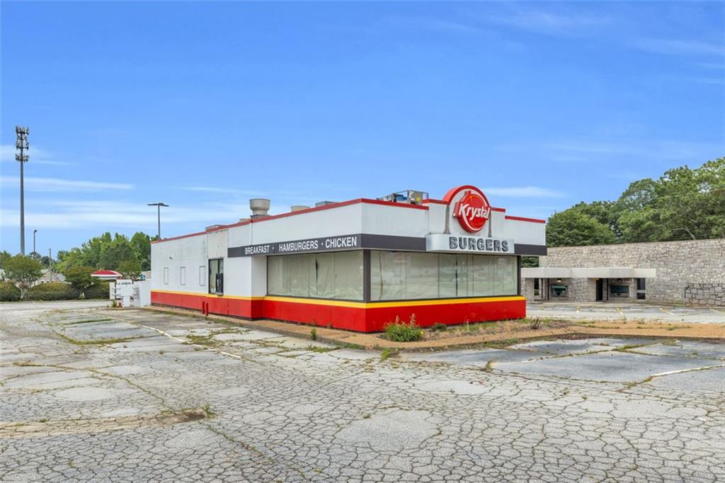 2484 MAIN Street E