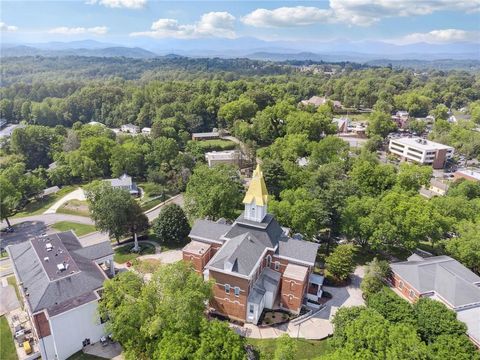 A home in Dahlonega