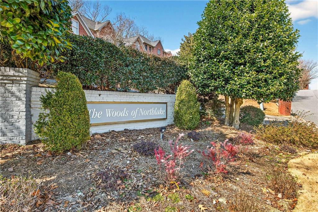 2428 Kings Arms Drive NE