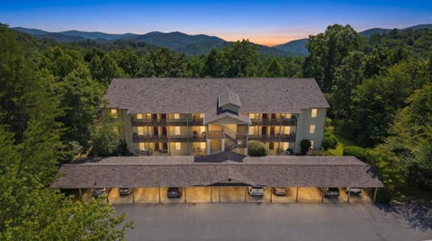 Condo For Sale - 300 Ginger Creek  #307<br/> Clayton, GA 30525