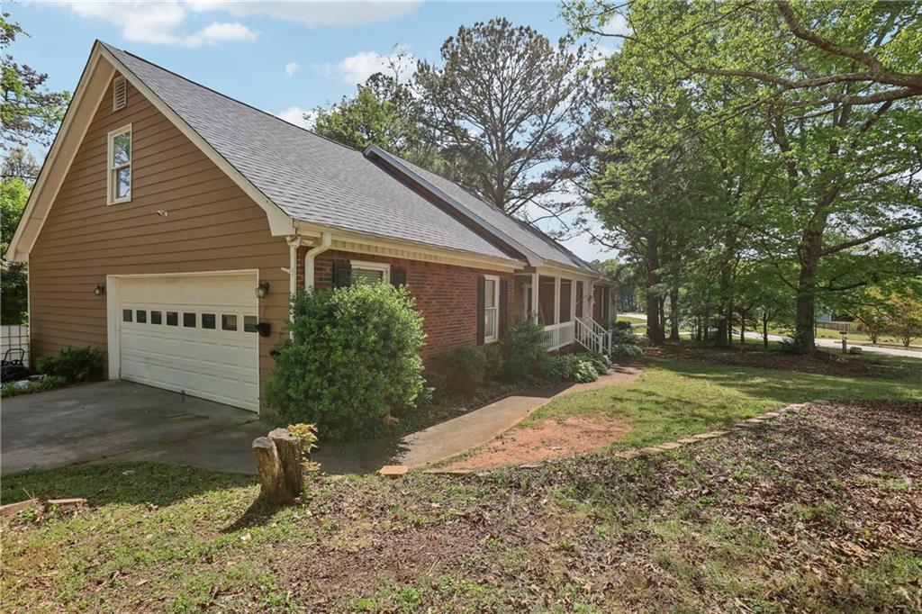 2301 Sharon Court, Conyers, Georgia image 2