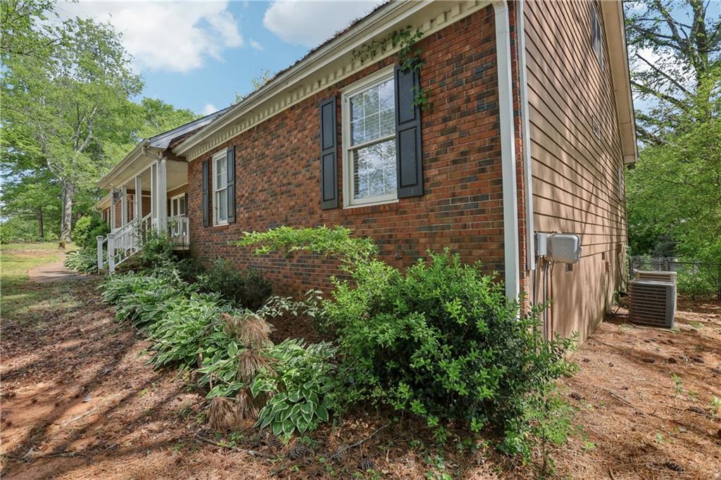 2301 Sharon Court, Conyers, Georgia image 3