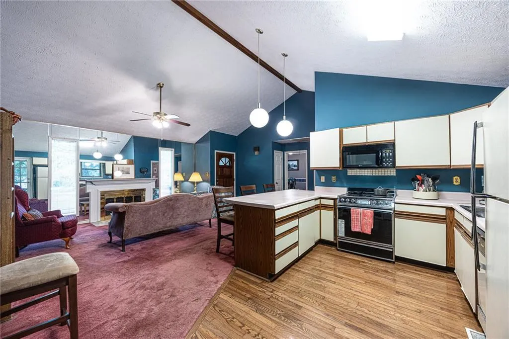 Pine Lake, Georgia 30072, United States, 3 Bedrooms Bedrooms, ,3 BathroomsBathrooms,Residential,Active,132534