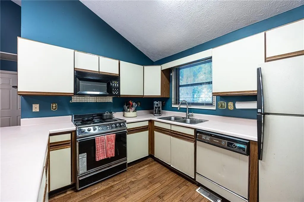 Pine Lake, Georgia 30072, United States, 3 Bedrooms Bedrooms, ,3 BathroomsBathrooms,Residential,Active,132534