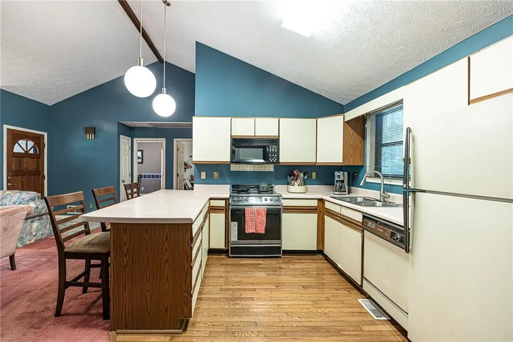 Pine Lake, Georgia 30072, United States, 3 Bedrooms Bedrooms, ,3 BathroomsBathrooms,Residential,Active,132534