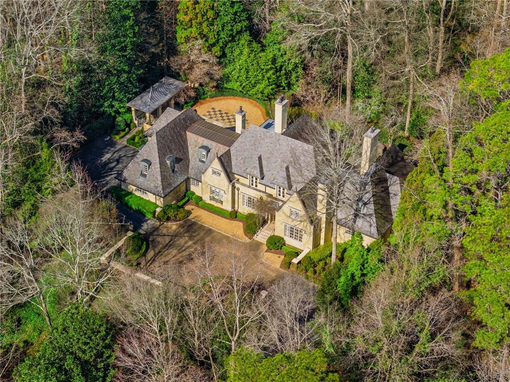 575 Broadland Road NW