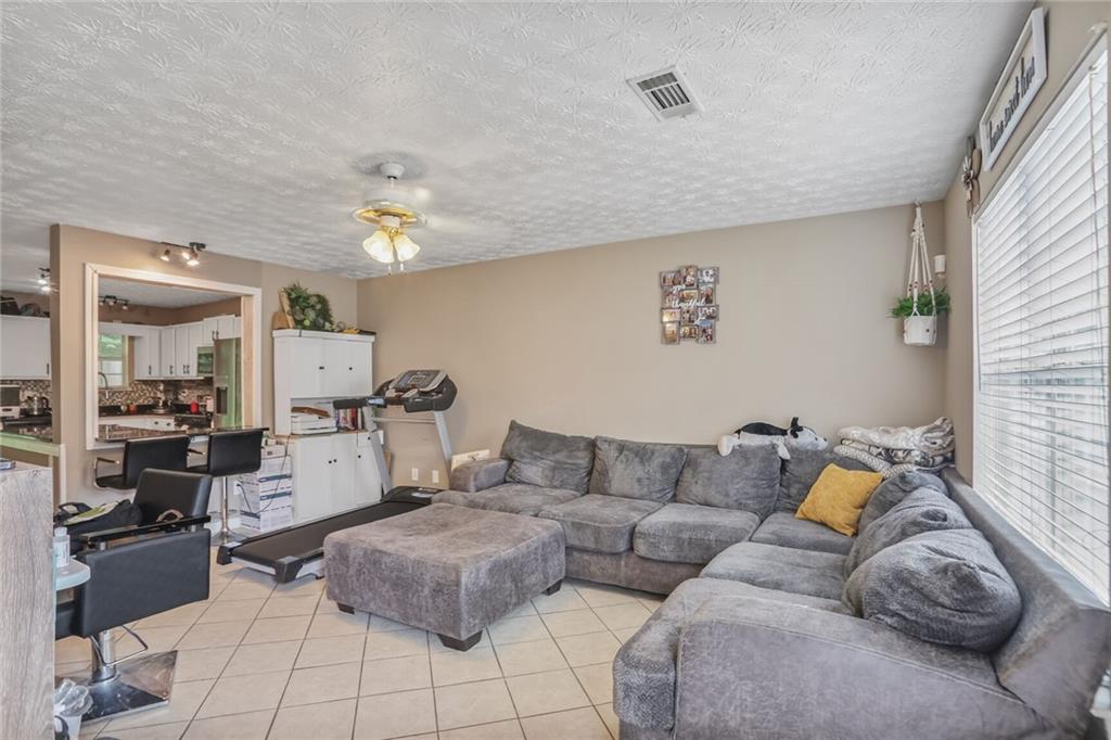 6076 Chupp Way Lane, Lithonia, Georgia image 4