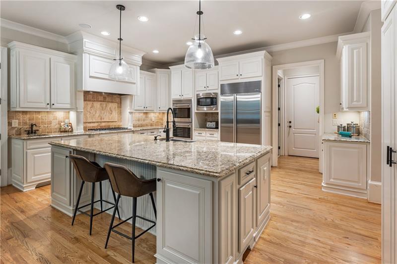 895 Crabapple Hill