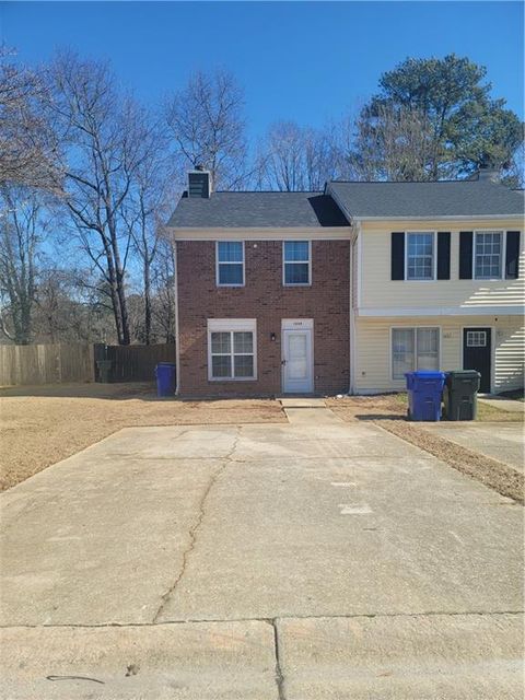 Townhouse For Sale - 1695 SE Winchester Way<br/> Conyers, GA 30013