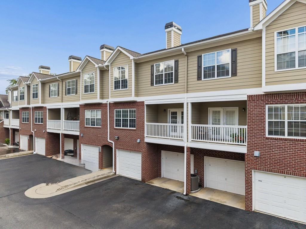 1112 Woodland Lane