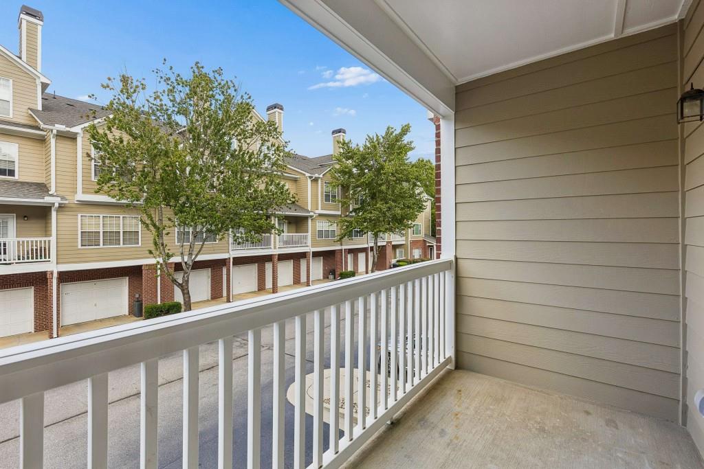 1112 Woodland Lane