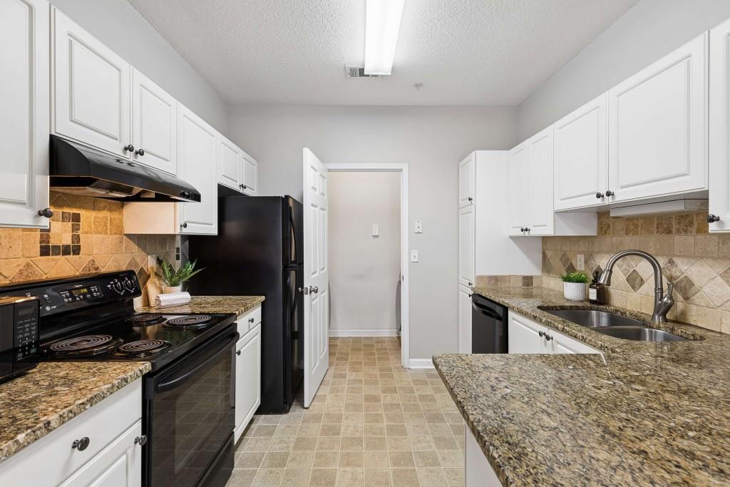 1112 Woodland Lane