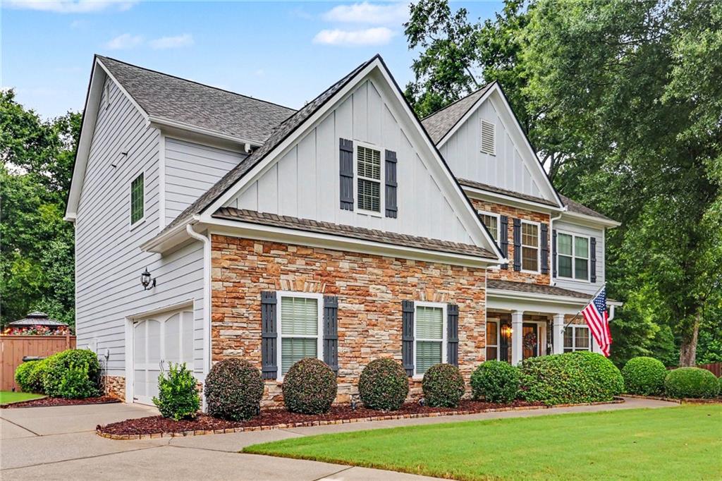 1734 Lakeland Lane