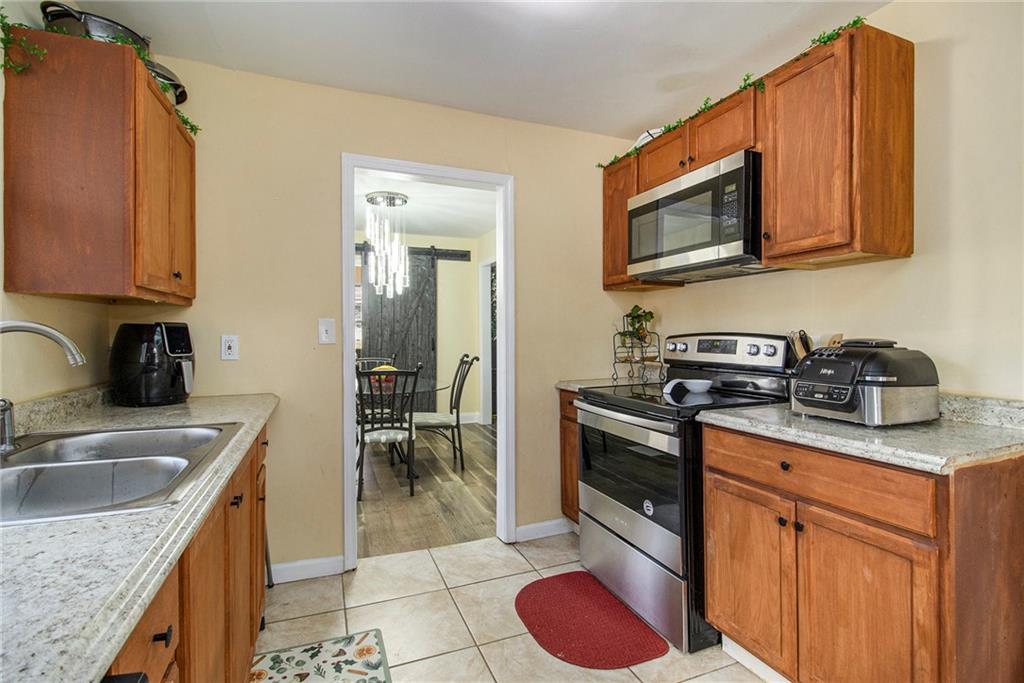 2487 Spring Garden Drive, Atlanta, Georgia image 9