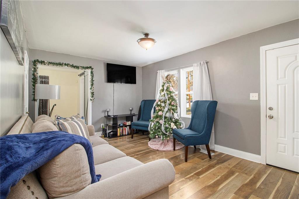 2487 Spring Garden Drive, Atlanta, Georgia image 3