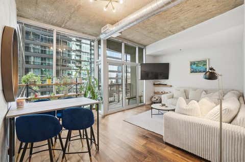 Condo For Rent - 923 Peachtree Street #1221<br/> Atlanta, GA 30309
