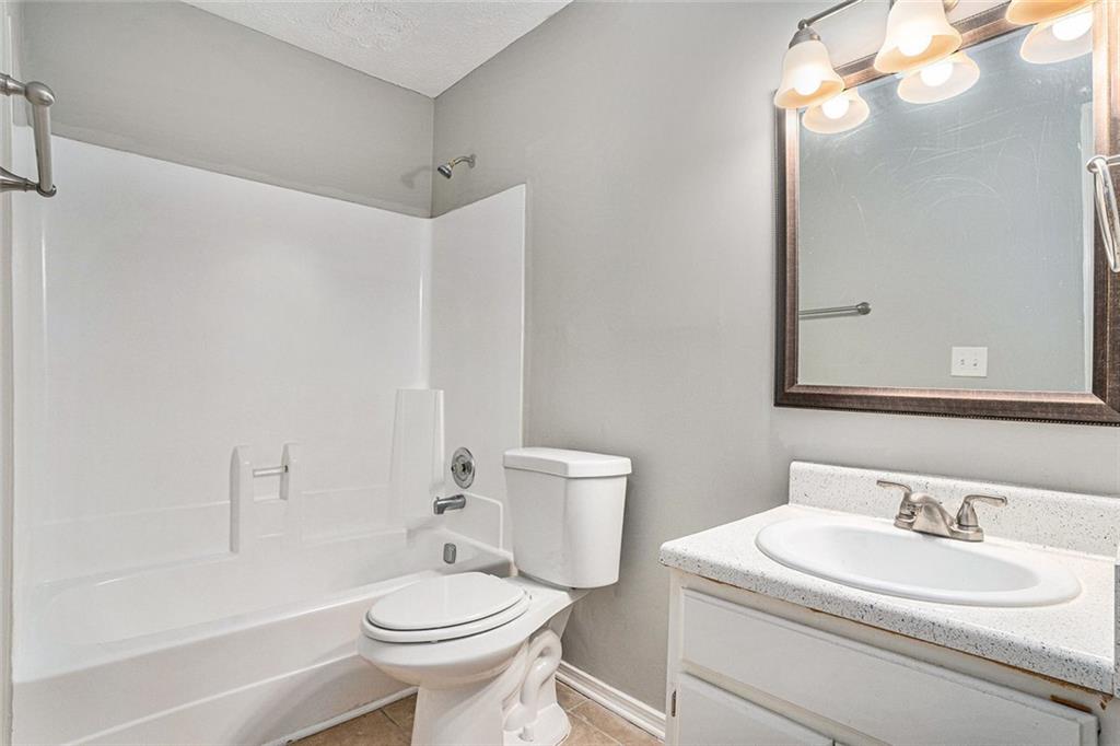 910 Brandon Hill Way, Jonesboro, Georgia image 10