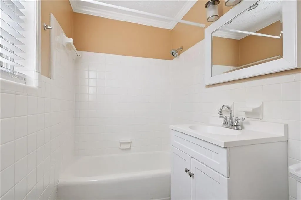 Atlanta, Georgia 30305, United States, 1 Bedroom Bedrooms, ,1 BathroomBathrooms,Residential,Active,211671