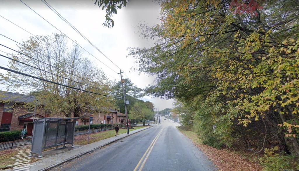 Main image without alt text