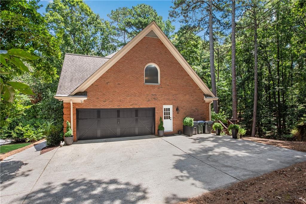 215 Cliffchase Close