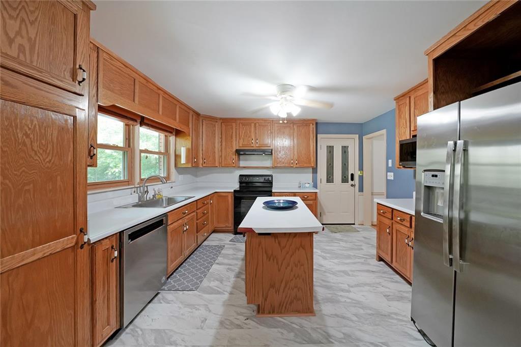 6835 Castleton Drive, Sandy Springs, Georgia image 7