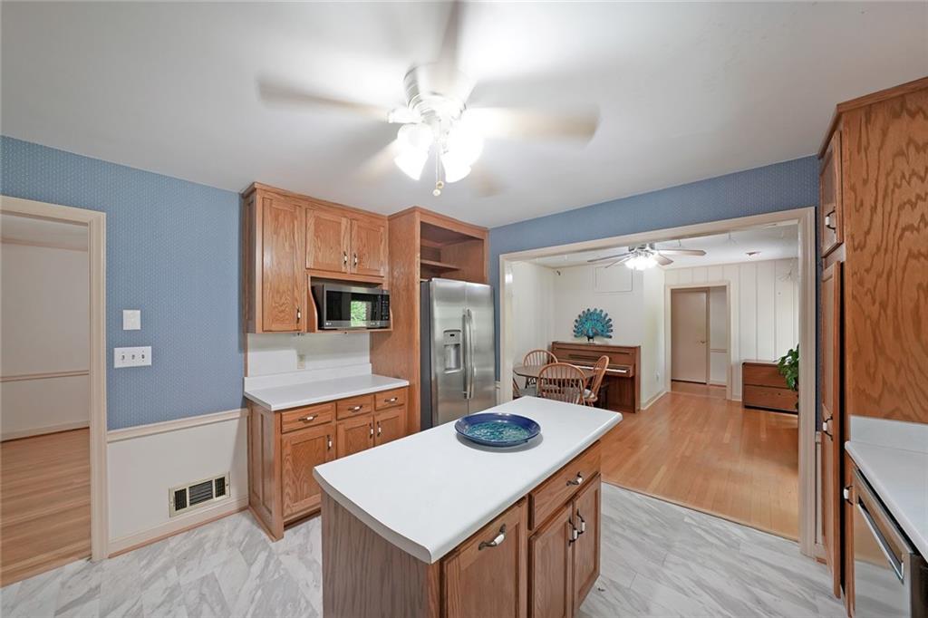 6835 Castleton Drive, Sandy Springs, Georgia image 10