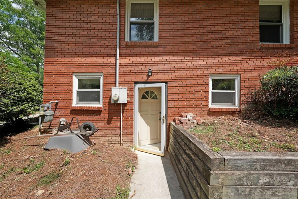 6835 Castleton Drive, Sandy Springs, Georgia image 28