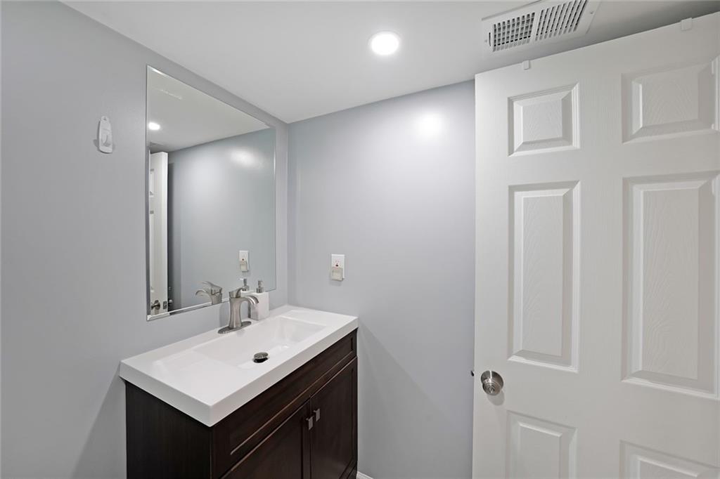 6835 Castleton Drive, Sandy Springs, Georgia image 25