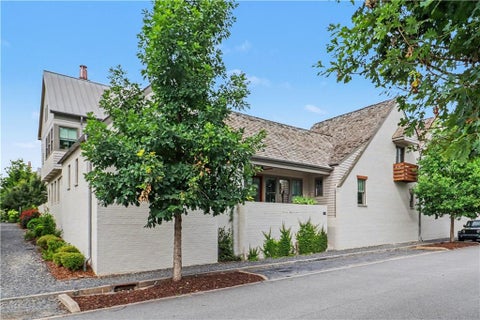 Townhouse For Sale - 110 4th Street<br/> Fayetteville, GA 30214