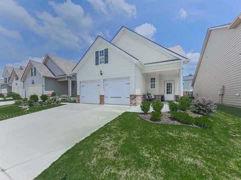 A home in Adairsville