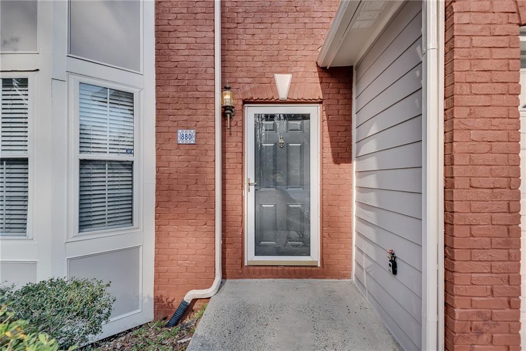 880 Walnut Creek Drive NW