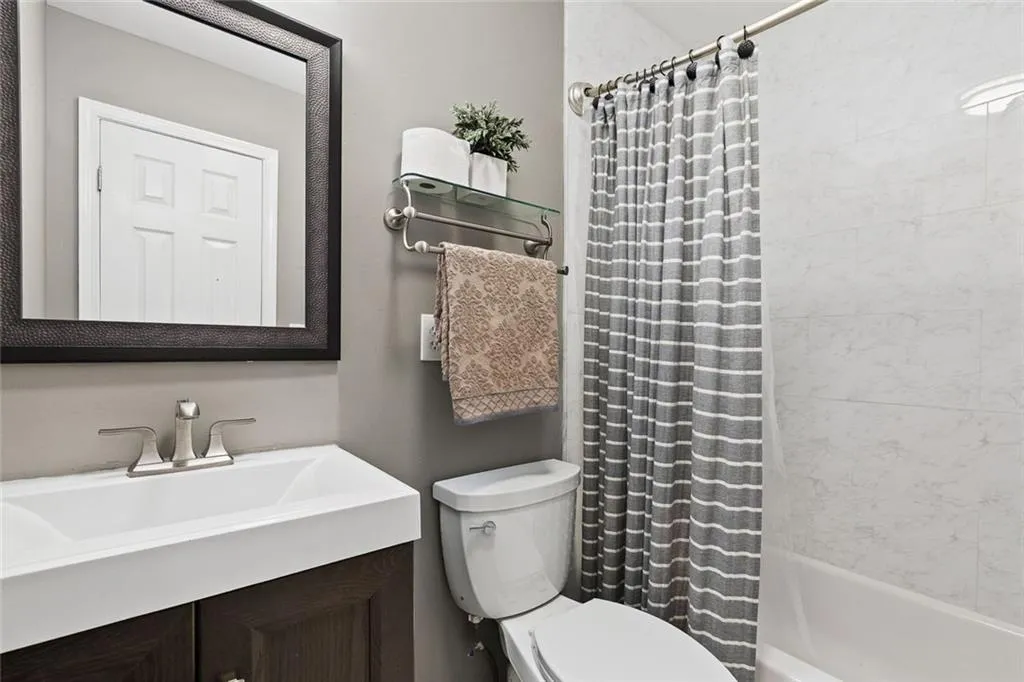 Dunwoody, Georgia 30338, United States, 5 Bedrooms Bedrooms, ,4 BathroomsBathrooms,Residential,Pending,135702