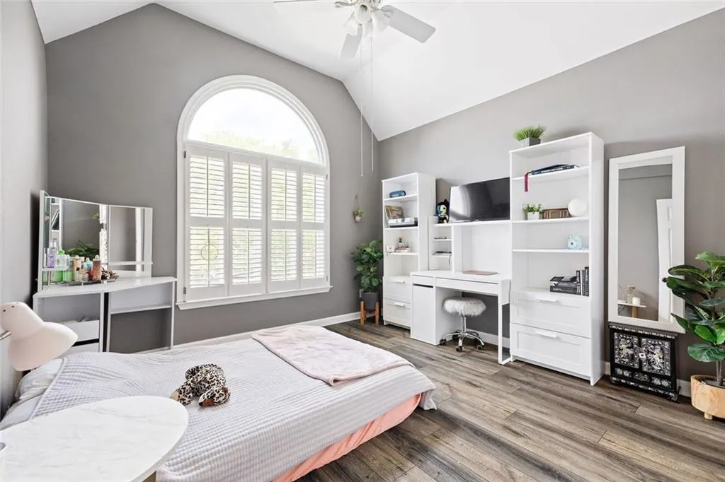 Dunwoody, Georgia 30338, United States, 5 Bedrooms Bedrooms, ,4 BathroomsBathrooms,Residential,Pending,135702