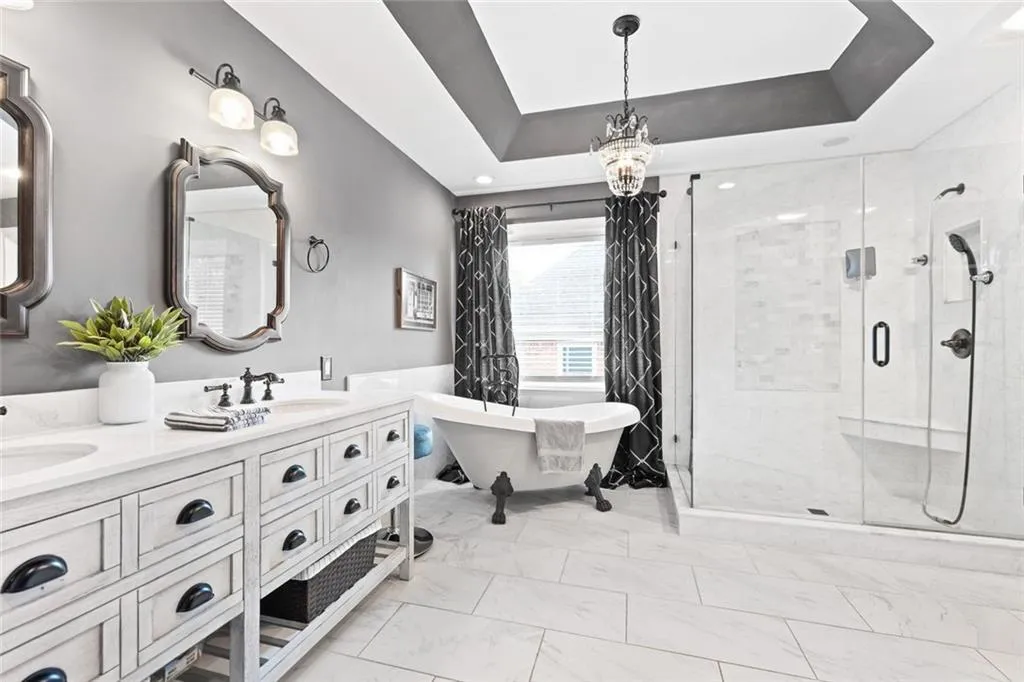 Dunwoody, Georgia 30338, United States, 5 Bedrooms Bedrooms, ,4 BathroomsBathrooms,Residential,Pending,135702