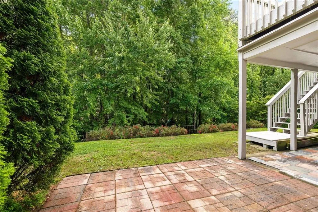 Dunwoody, Georgia 30338, United States, 5 Bedrooms Bedrooms, ,4 BathroomsBathrooms,Residential,Pending,135702