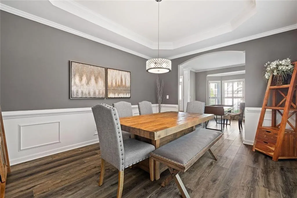 Dunwoody, Georgia 30338, United States, 5 Bedrooms Bedrooms, ,4 BathroomsBathrooms,Residential,Pending,135702