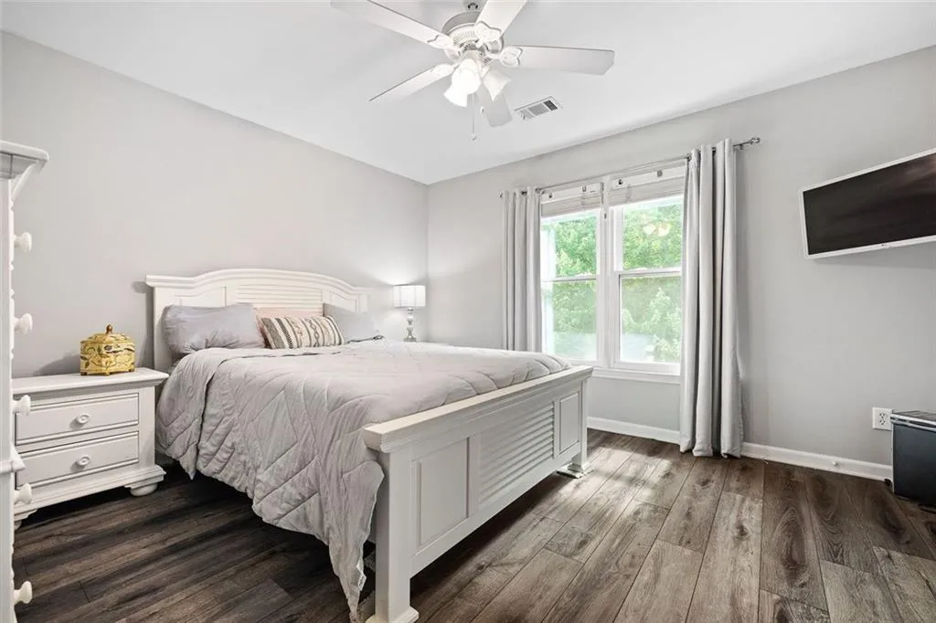 Dunwoody, Georgia 30338, United States, 5 Bedrooms Bedrooms, ,4 BathroomsBathrooms,Residential,Pending,135702