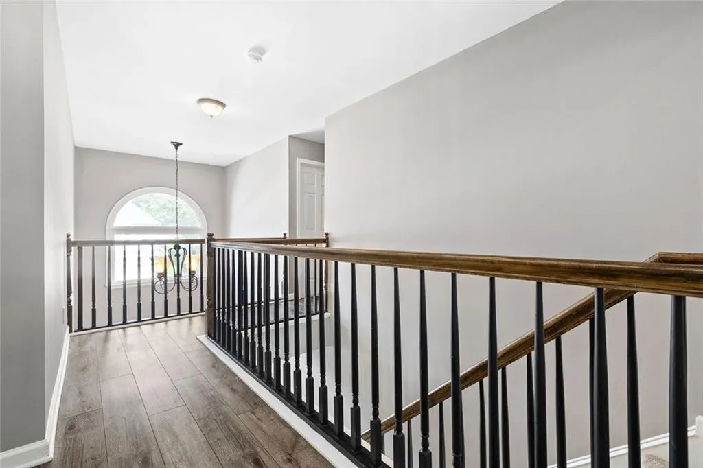 Dunwoody, Georgia 30338, United States, 5 Bedrooms Bedrooms, ,4 BathroomsBathrooms,Residential,Pending,135702