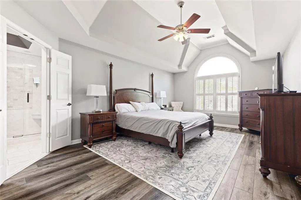 Dunwoody, Georgia 30338, United States, 5 Bedrooms Bedrooms, ,4 BathroomsBathrooms,Residential,Pending,135702