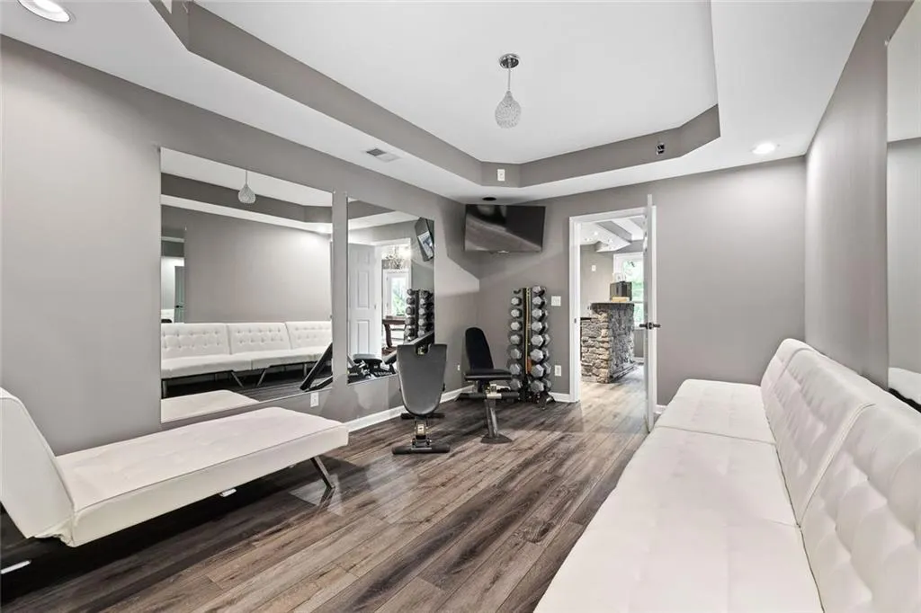 Dunwoody, Georgia 30338, United States, 5 Bedrooms Bedrooms, ,4 BathroomsBathrooms,Residential,Pending,135702