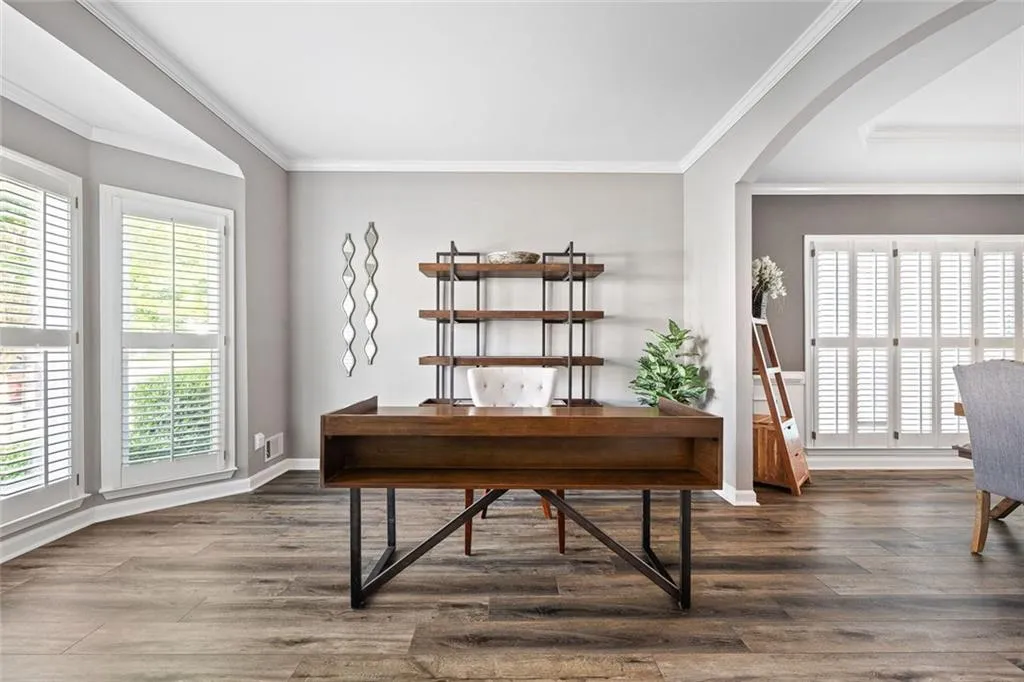 Dunwoody, Georgia 30338, United States, 5 Bedrooms Bedrooms, ,4 BathroomsBathrooms,Residential,Pending,135702