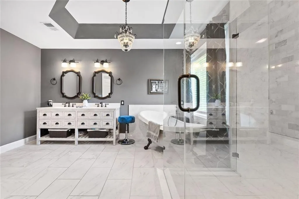 Dunwoody, Georgia 30338, United States, 5 Bedrooms Bedrooms, ,4 BathroomsBathrooms,Residential,Pending,135702