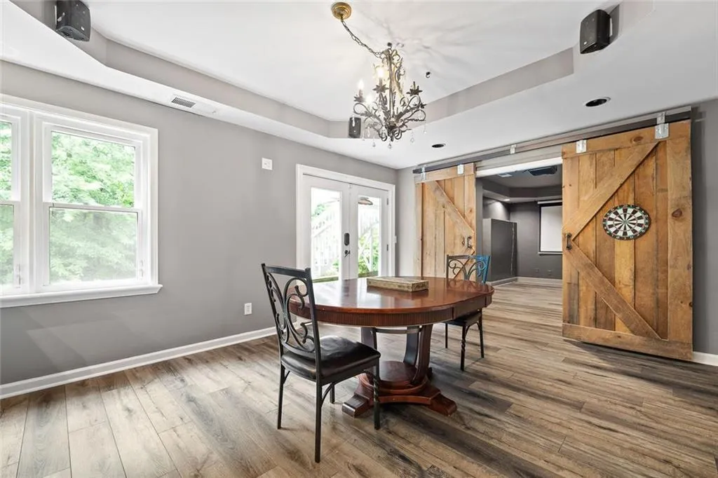 Dunwoody, Georgia 30338, United States, 5 Bedrooms Bedrooms, ,4 BathroomsBathrooms,Residential,Pending,135702