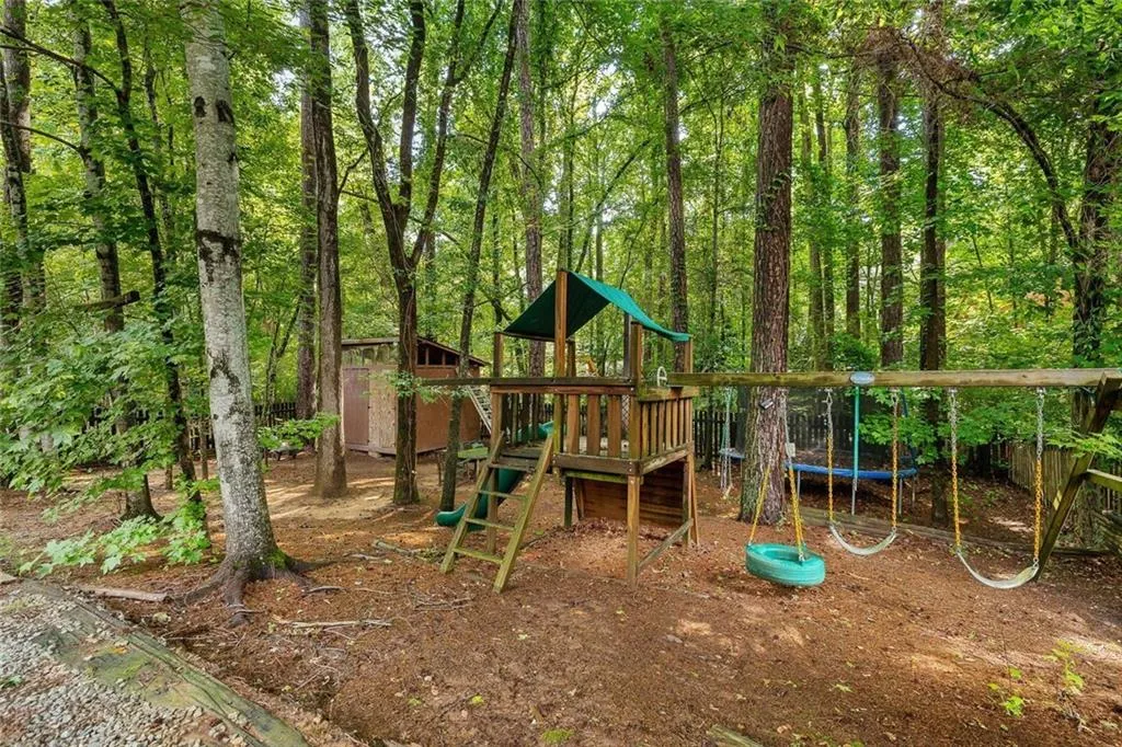 Dunwoody, Georgia 30338, United States, 5 Bedrooms Bedrooms, ,4 BathroomsBathrooms,Residential,Pending,135702