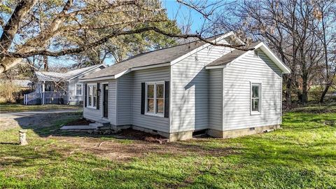 Homes For Sale - 562 Highland Avenue<br/> Chattooga County, Summerville, GA 30747