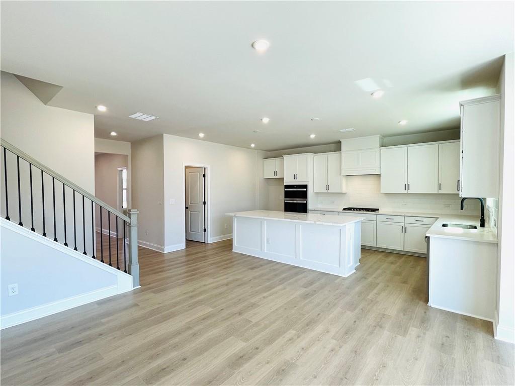 718 Crossroad Court
